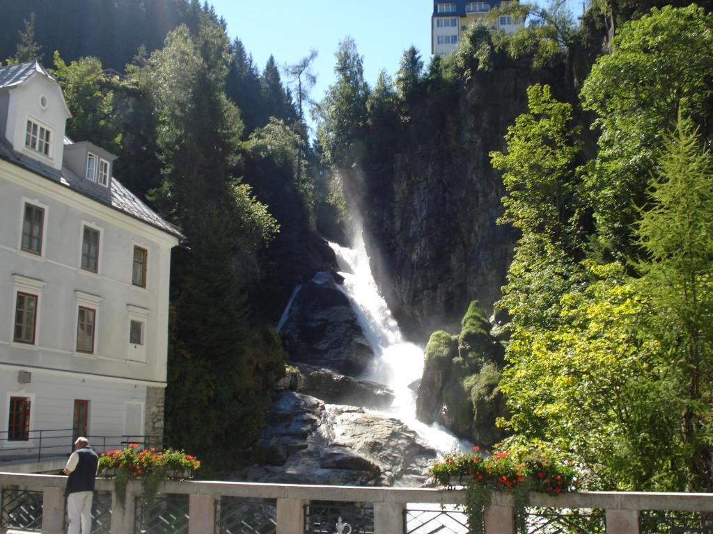 Hotel Carinthia 4*